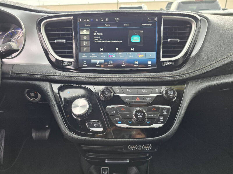 2024 Chrysler Pacifica Touring