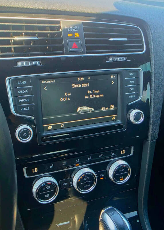 2017 Volkswagen Golf R 4Motion