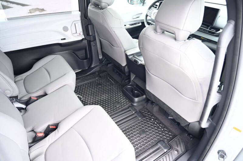 2025 Toyota Sienna XLE 8-Passenger