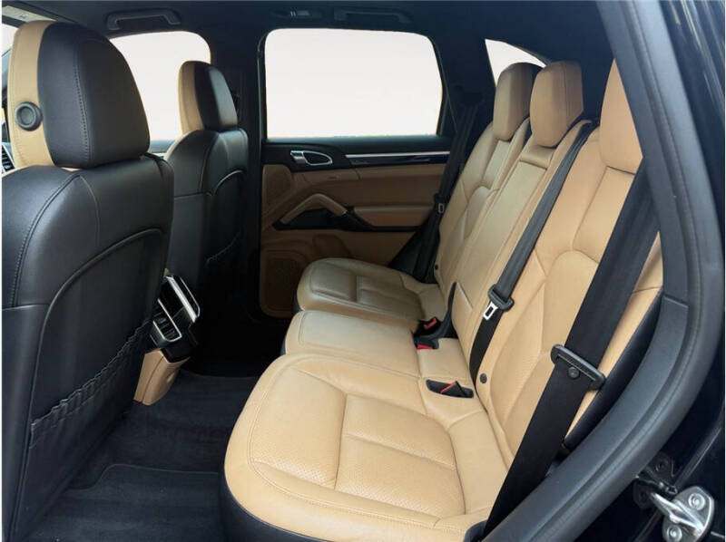 2016 Porsche Cayenne S E-Hybrid