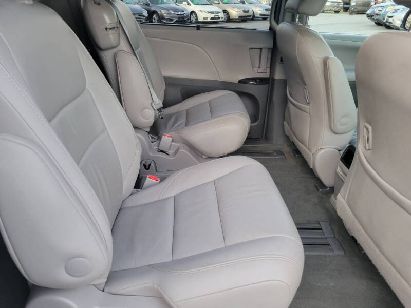 2015 Toyota Sienna XLE 8-Passenger