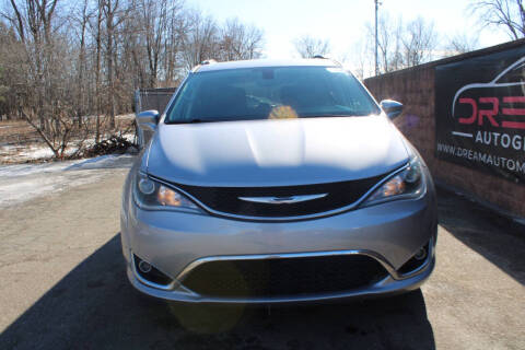 2017 Chrysler Pacifica Touring-L Plus