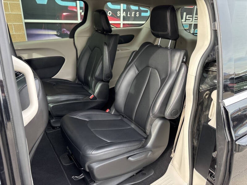 2024 Chrysler Pacifica Plug-In Hybrid Select