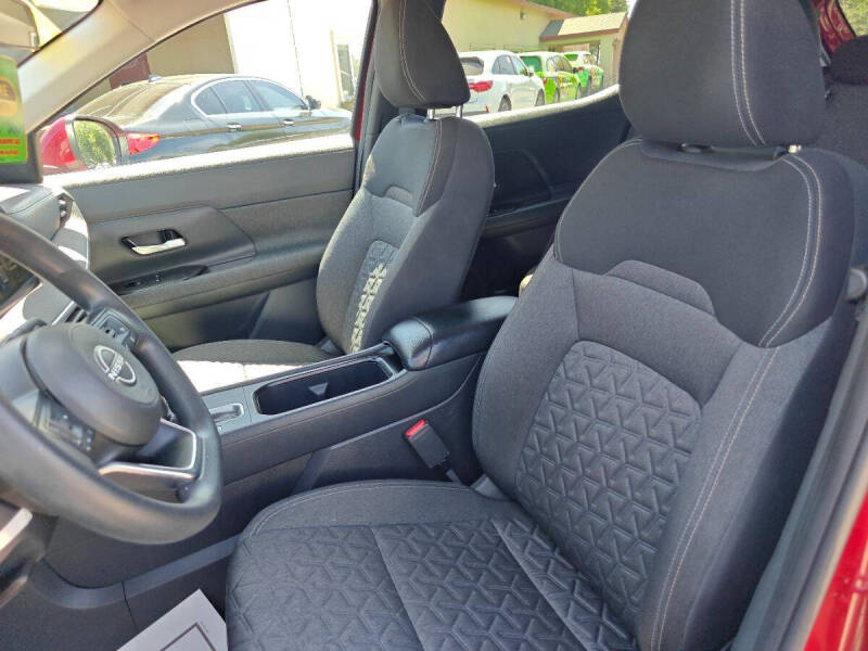 2025 Nissan Kicks SV