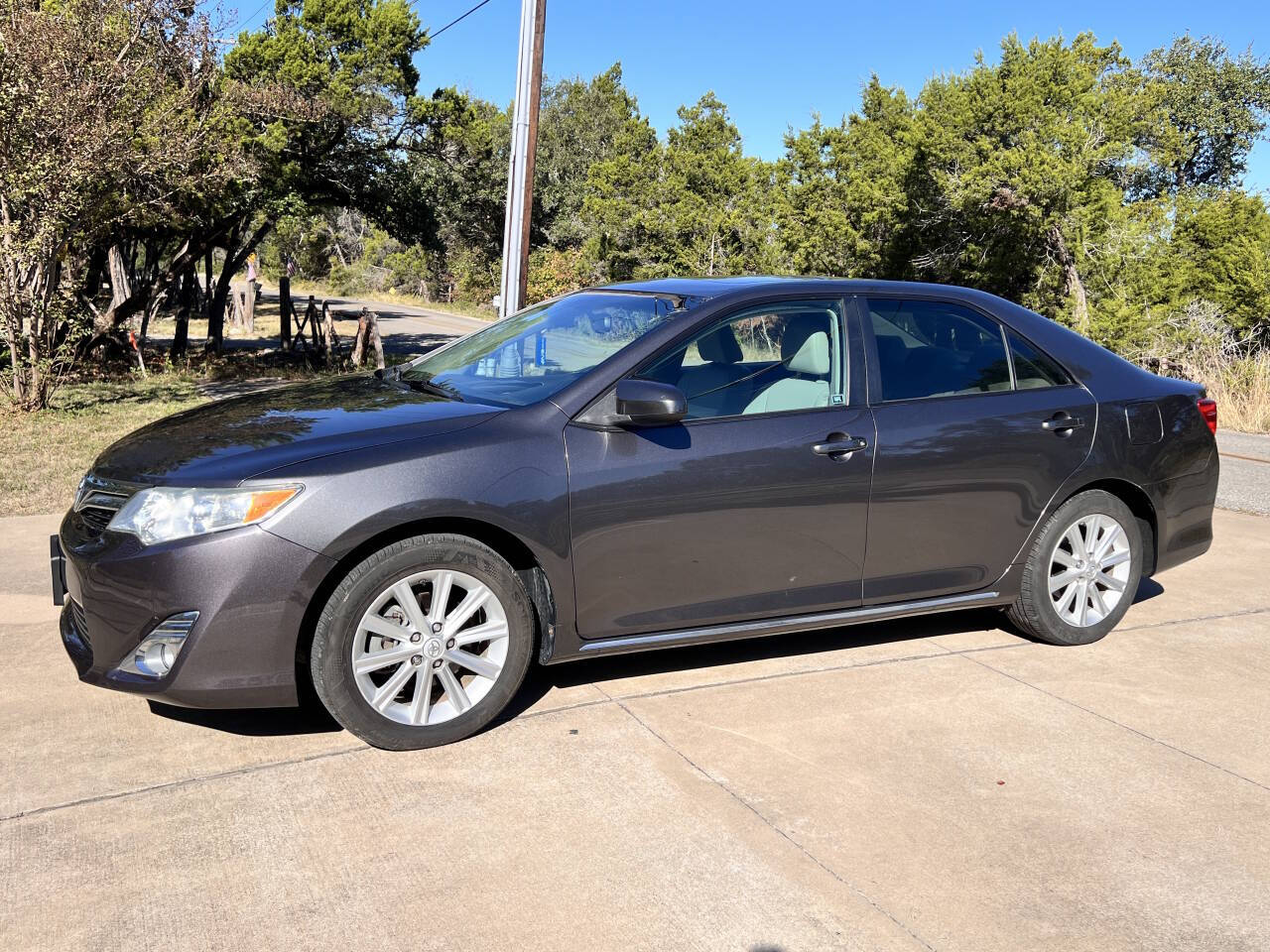 Used Car 2013 Toyota Camry Hybrid  Le 4dr Sedan For Sale Under $12,000 In Austin, Texas