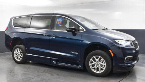 2024 Chrysler Pacifica Touring