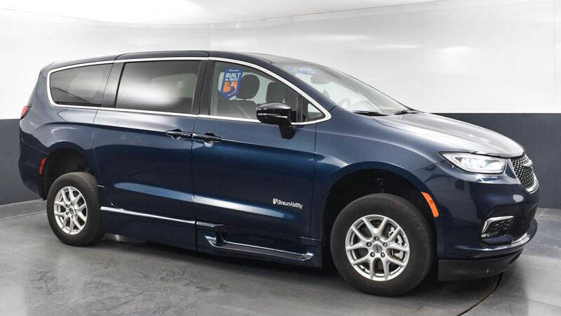2024 Chrysler Pacifica Touring