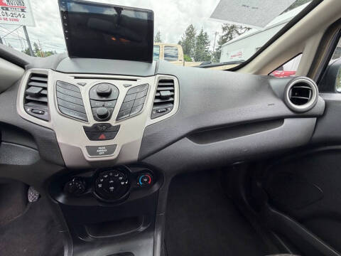 2012 Ford Fiesta SE