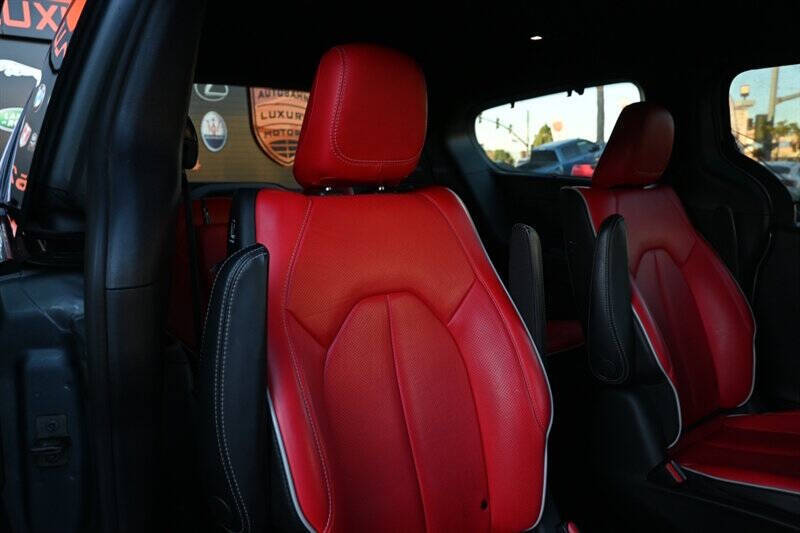 2020 Chrysler Pacifica Hybrid Limited Red S