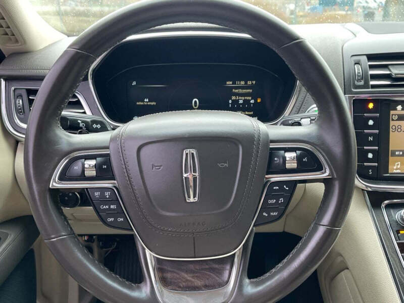 2017 Lincoln Continental Select