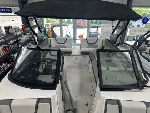 2025 Yamaha AR220