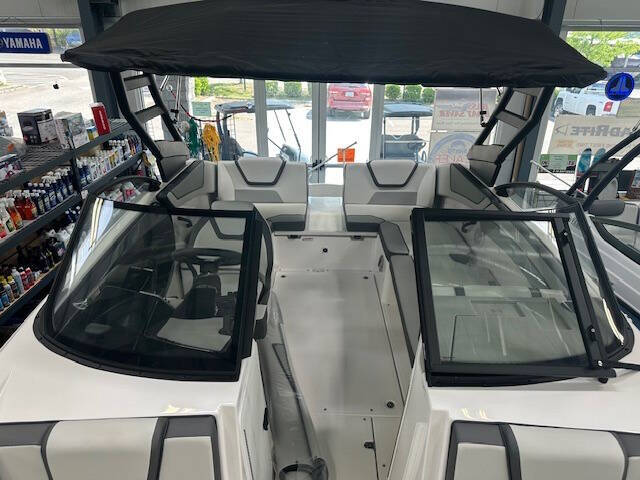2025 Yamaha AR220