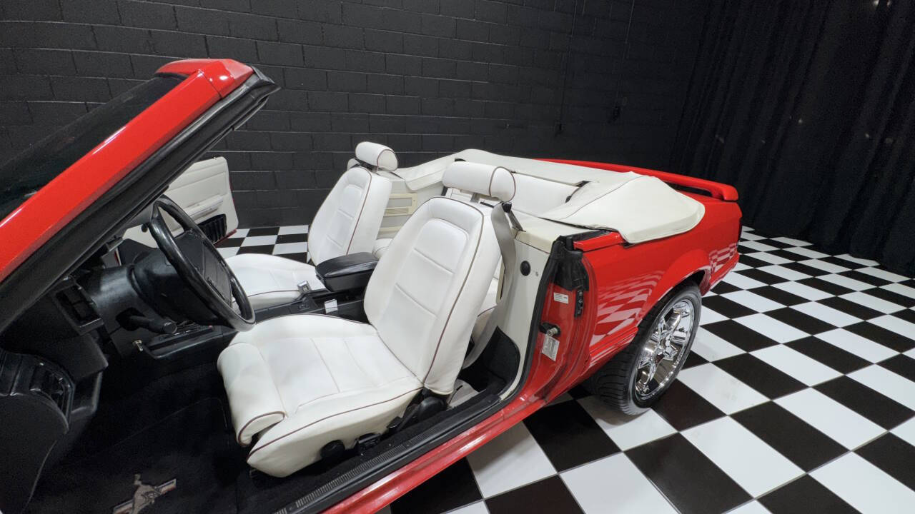 1992 Ford Mustang 29