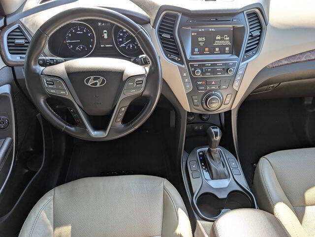 2017 Hyundai Santa Fe SE