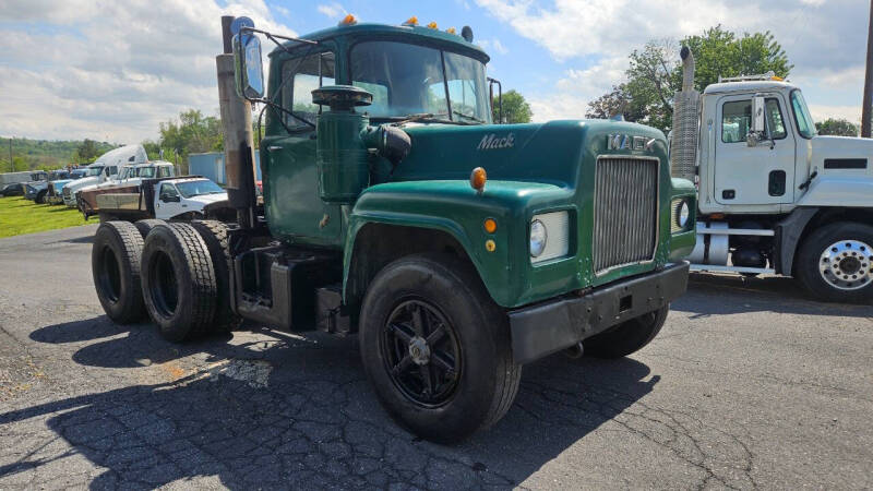 1974 Mack R685ST