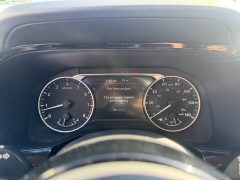 2022 Nissan Pathfinder SV