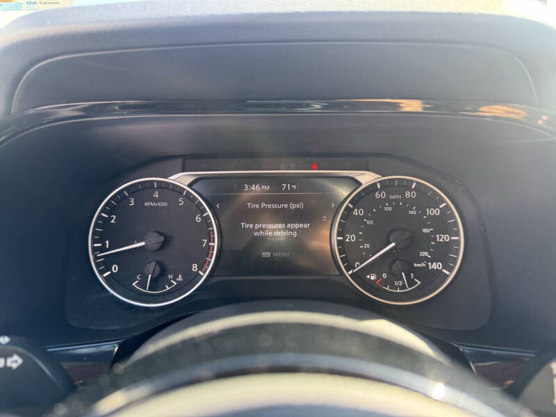 2022 Nissan Pathfinder SV