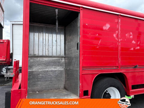 2017 Freightliner M2 106