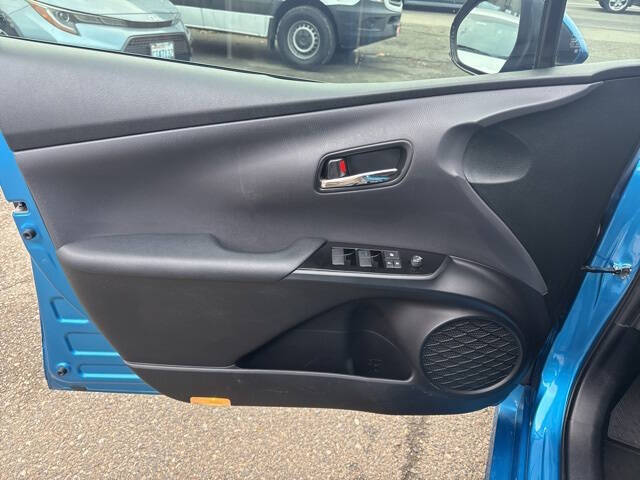 2022 Toyota Prius LE