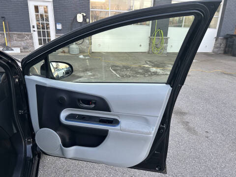 2013 Toyota Prius c Two