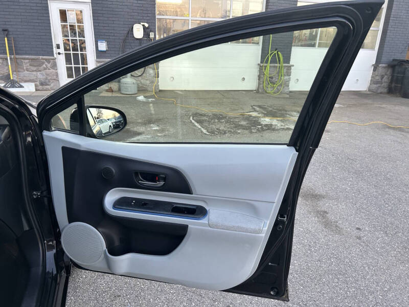 2013 Toyota Prius c Two