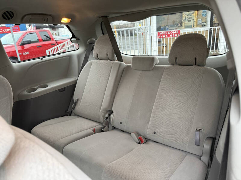 2011 Toyota Sienna LE 8-Passenger