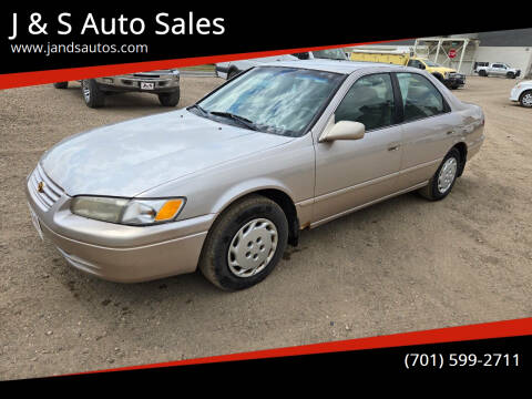 1998 Toyota Camry for sale at J & S Auto Sales in Thompson ND