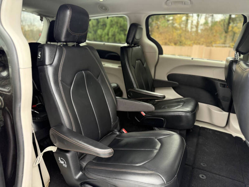 2017 Chrysler Pacifica Touring-L