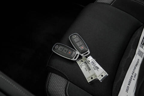 2025 Nissan Pathfinder S