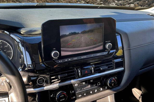 2022 Nissan Pathfinder SV