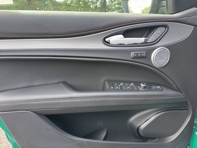 2025 Alfa Romeo Stelvio Intensa