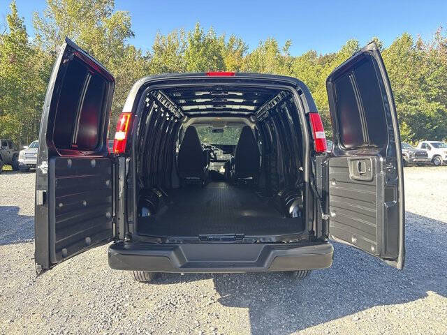 2025 Chevrolet Express 2500