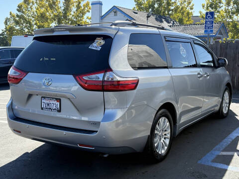 2017 Toyota Sienna XLE 8-Passenger