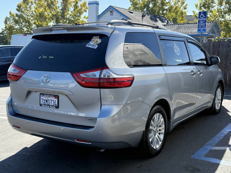 2017 Toyota Sienna XLE 8-Passenger