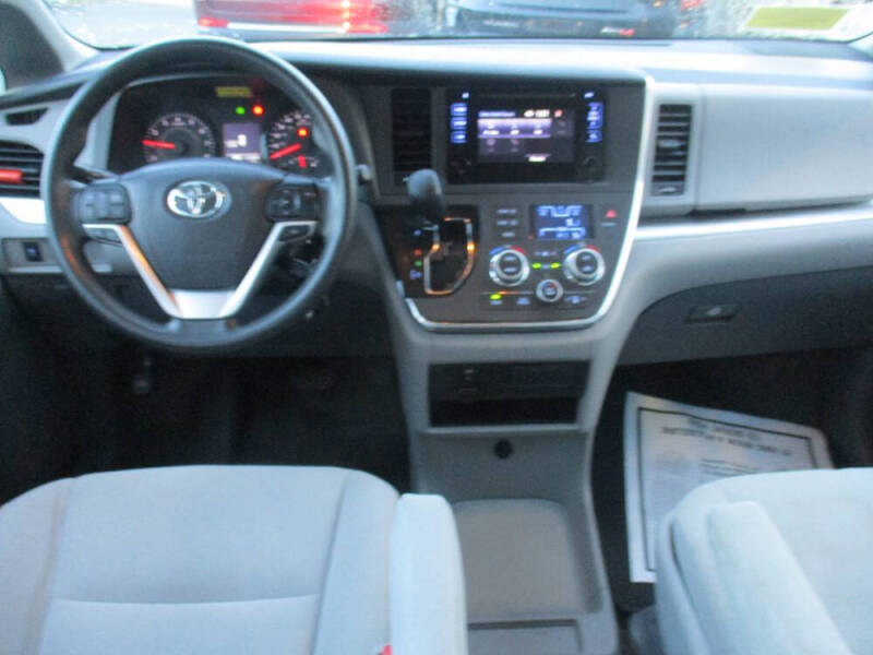 2017 Toyota Sienna L 7-Passenger