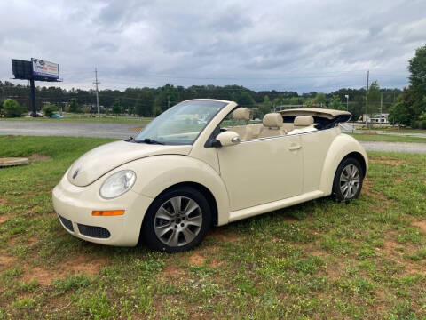 2008 Volkswagen New Beetle Convertible for sale at A & A AUTOLAND in Woodstock GA