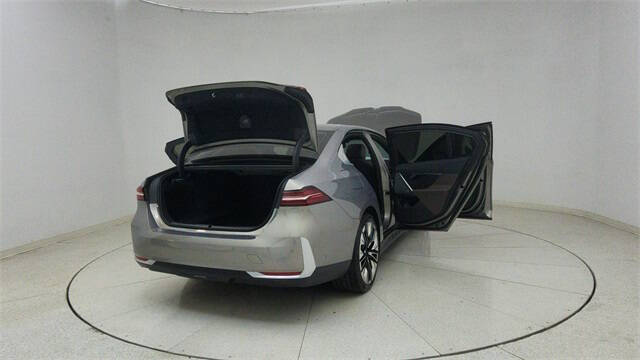 2025 BMW 5 Series 530i