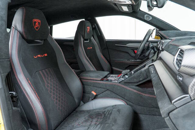 2023 Lamborghini Urus Performante