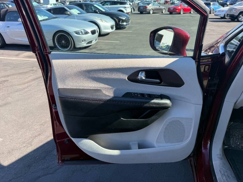 2017 Chrysler Pacifica Touring-L