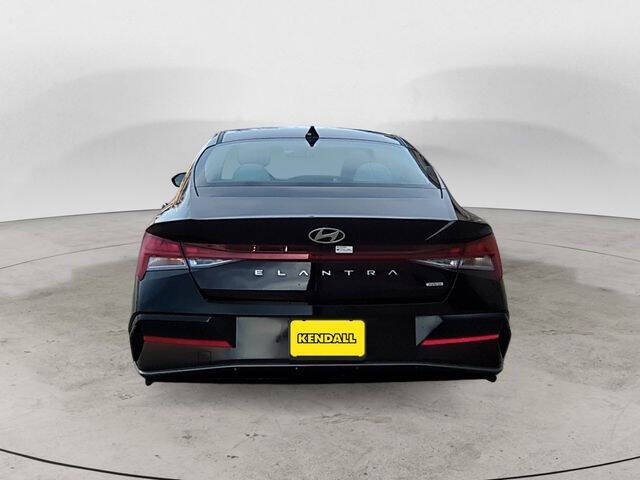 2025 Hyundai Elantra Hybrid Limited