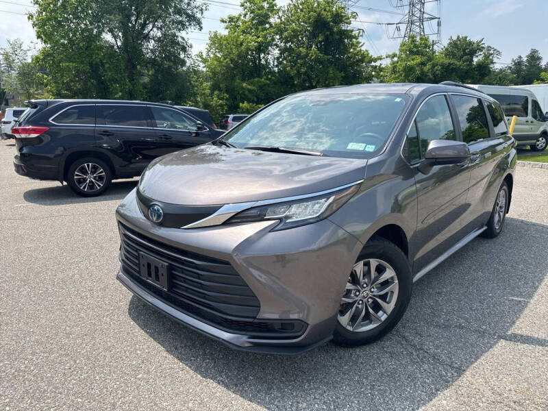2022 Toyota Sienna for sale at Deals on Wheels in Suffern NY