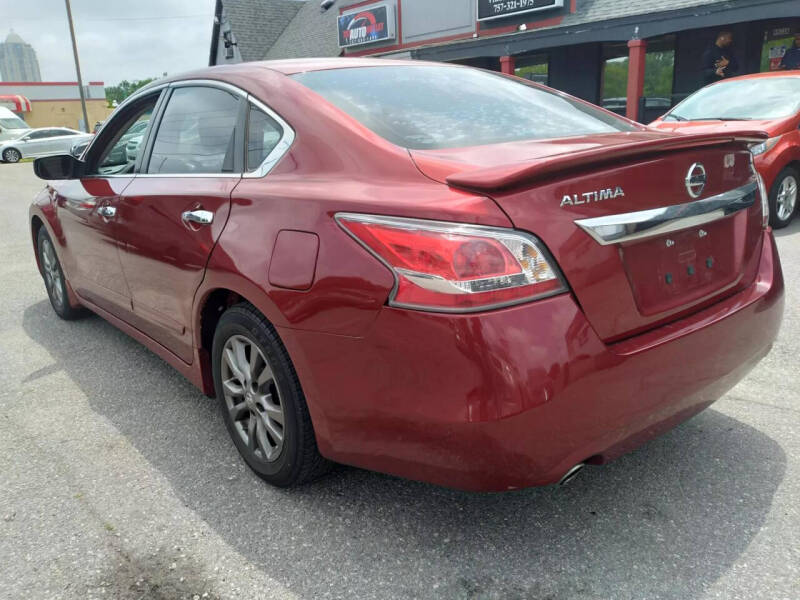 2016 Nissan Altima SV photo 13