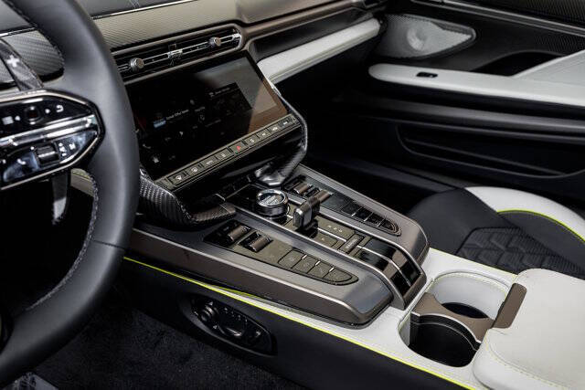 2025 Aston Martin Vanquish