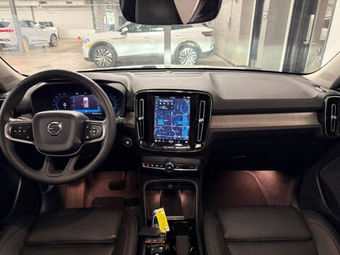 2024 Volvo XC40 B5 Plus Bright Theme