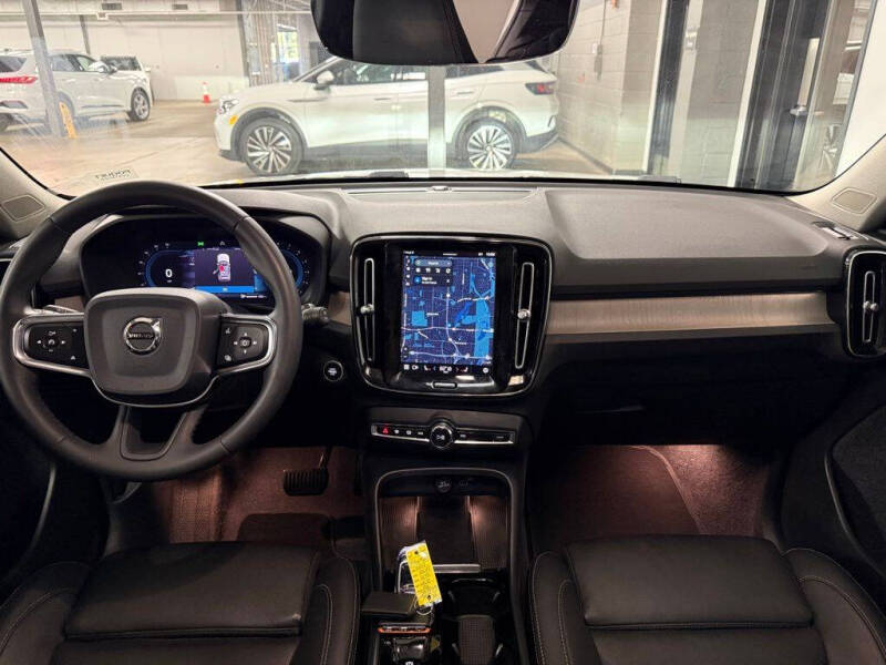 2024 Volvo XC40 B5 Plus Bright Theme