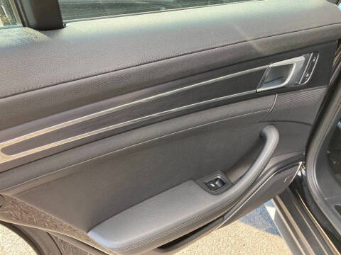 2023 Porsche Panamera 4 Platinum Edition