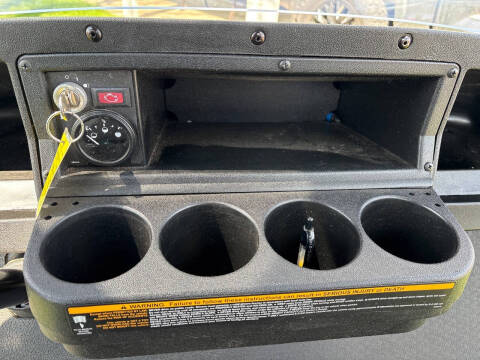 2022 E-Z-GO Golf car 2-2