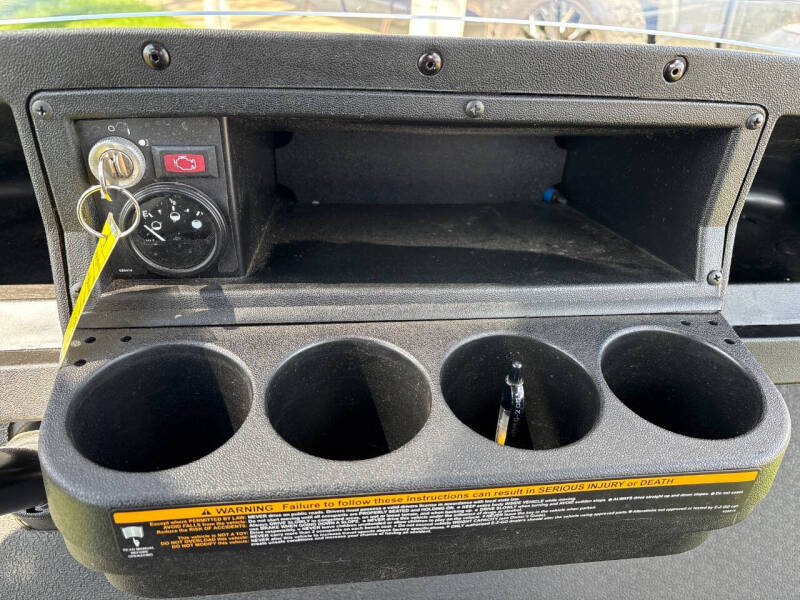 2022 E-Z-GO Golf car 2-2