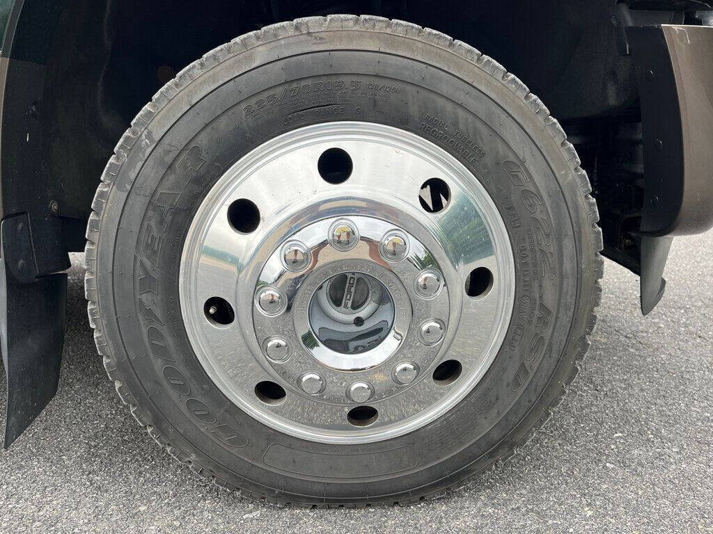 2015 Ford F-450 Super Duty 31