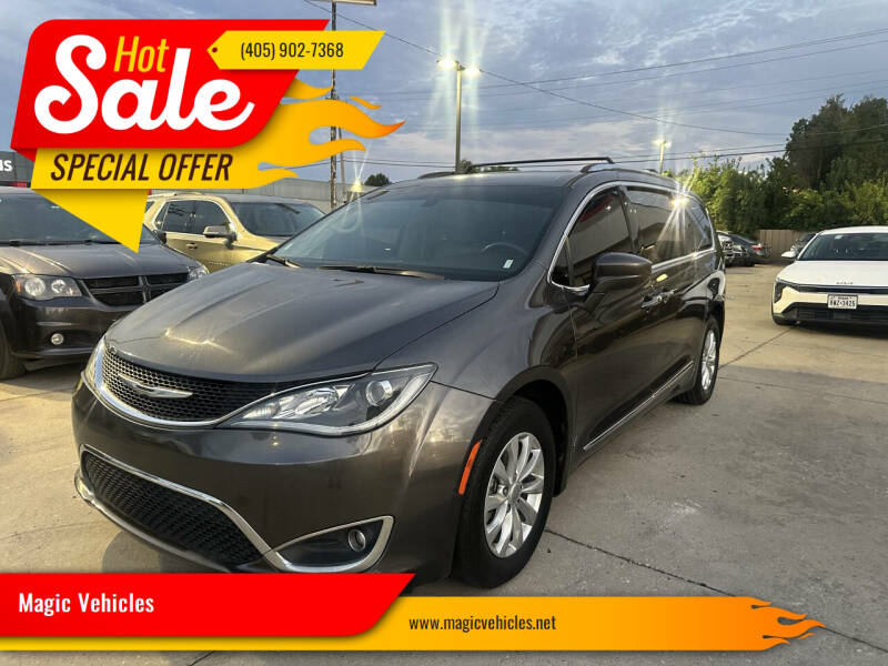 2018 Chrysler Pacifica Touring L's photo